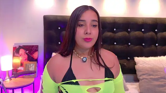 ValenScott1 online show from November 26, 2025, 12:50 pm