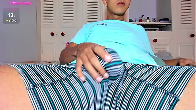 boy bigcock24cm online show from March 22, 2025, 7:31 pm