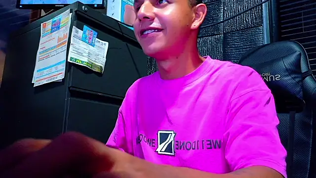 Snapshot of boy_bigcock24cm chatting on June 3, 2026, 11:43 pm boy bigcock24cm online show from June 3, 2026, 11:43 pm