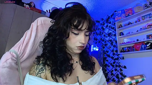 valenor  online show from May 8, 2026, 3:34 am