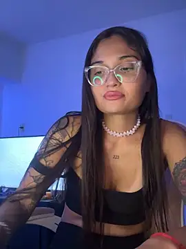 LunaXuan online show from January 16, 2025, 4:28 am