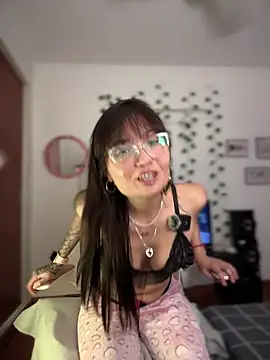 LunaXuan online show from November 20, 2025, 3:50 am