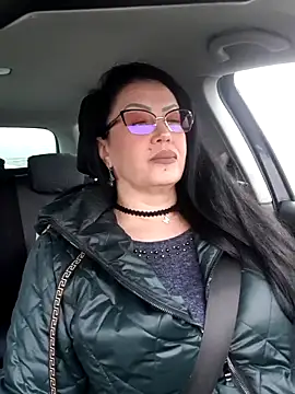 x  KHALEESI  x online show from December 22, 2025, 7:27 am