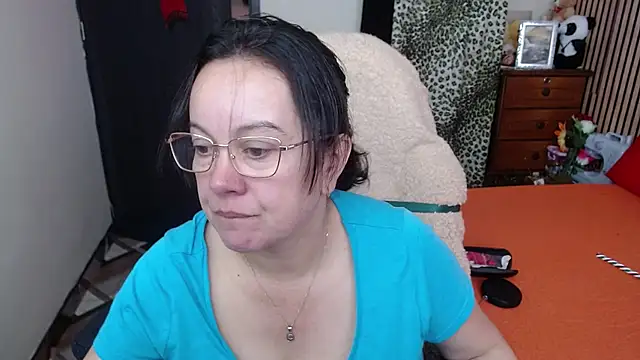 Sonialorens  online show from December 3, 2025, 2:59 pm