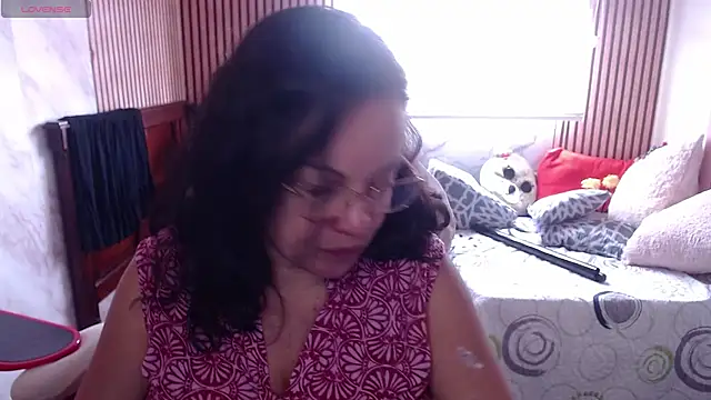 Sonialorens  online show from May 22, 2026, 4:45 pm