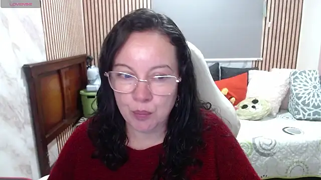 Sonialorens  online show from May 27, 2026, 4:37 pm