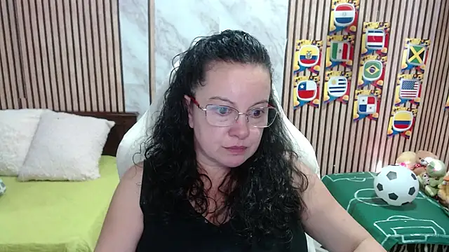 Sonialorens  online show from June 23, 2026, 7:56 pm