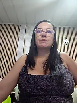 Sonialorens  online show from June 27, 2026, 8:03 pm
