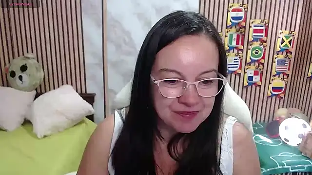 Sonialorens  online show from July 10, 2026, 9:17 pm