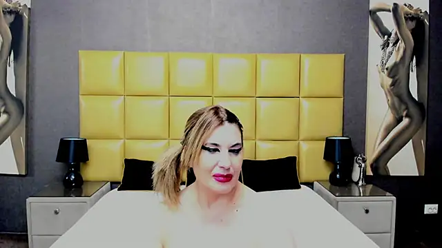 Snapshot of KiraLeila chatting on February 19, 2025, 11:46 pm KiraLeila online show from February 19, 2025, 11:46 pm