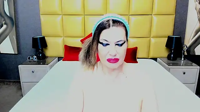 KiraLeila online show from May 28, 2026, 10:51 pm