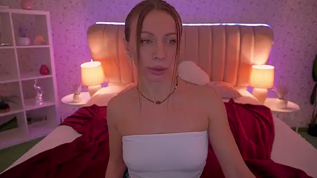 MirandaHobbs online show from December 3, 2025, 8:12 am