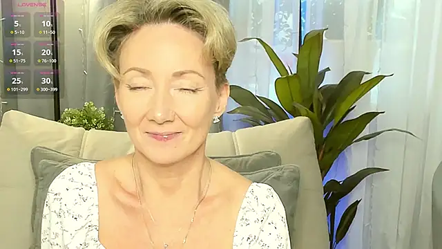 Snapshot of AkexandraFix chatting on September 29, 2025, 12:54 pm AkexandraFix online show from September 29, 2025, 12:54 pm