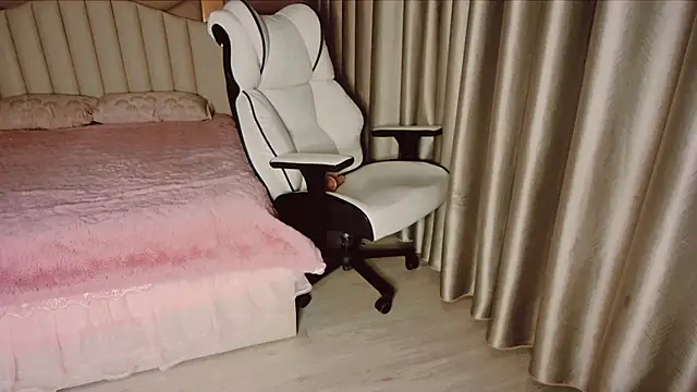 Snapshot of Girl__Funny chatting on December 28, 2024, 8:04 pm Girl  Funny online show from December 28, 2024, 8:04 pm