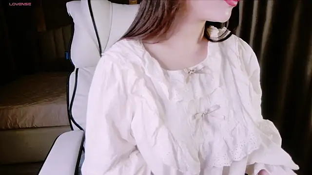 Snapshot of Girl__Funny chatting on March 3, 2025, 6:12 pm Girl  Funny online show from March 3, 2025, 6:12 pm