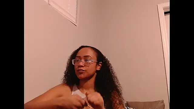 RylHoneyy online show from February 17, 2026, 2:52 am