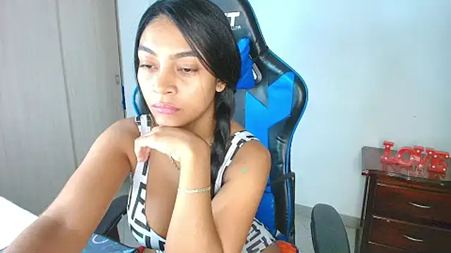 sophiax-x online show from September 24, 2025, 10:51 am