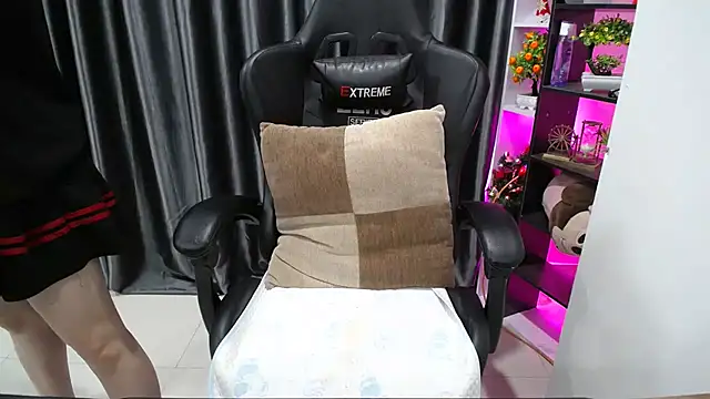 Yuki-yio online show from September 11, 2025, 1:17 am