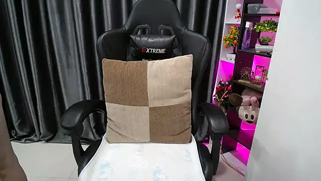 Yuki-yio online show from September 26, 2025, 1:20 am