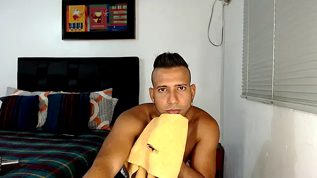 Snapshot of thommerxxx chatting on January 31, 2025, 7:29 pm thommerxxx online show from January 31, 2025, 7:29 pm