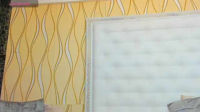 karissia online show from March 19, 2025, 8:45 am