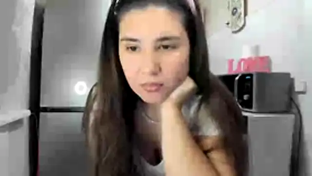 Snapshot of MiaMarrone chatting on November 29, 2025, 4:43 pm MiaMarrone online show from November 29, 2025, 4:43 pm