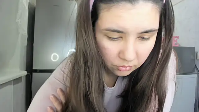 Snapshot of MiaMarrone chatting on December 22, 2025, 2:08 am MiaMarrone online show from December 22, 2025, 2:08 am