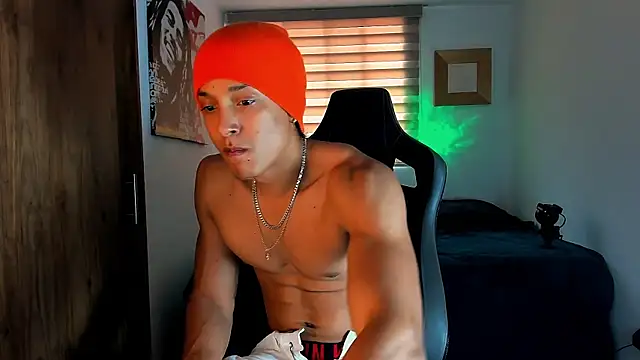 Liam V online show from February 1, 2025, 4:44 pm