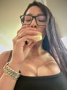 DulceLenns online show from February 21, 2025, 9:54 pm