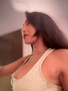 DulceLenns online show from November 27, 2025, 6:32 pm