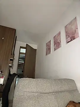 DulceLenns online show from April 12, 2026, 8:03 pm