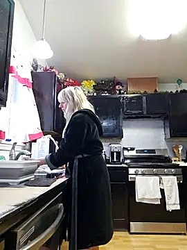 ScarletCallings420 online show from November 6, 2025, 7:04 pm