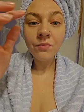 ScarletCallings420 online show from November 16, 2025, 6:57 pm