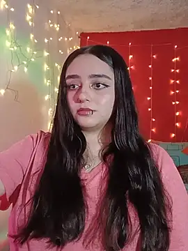 IvonneT online show from June 19, 2026, 9:51 pm