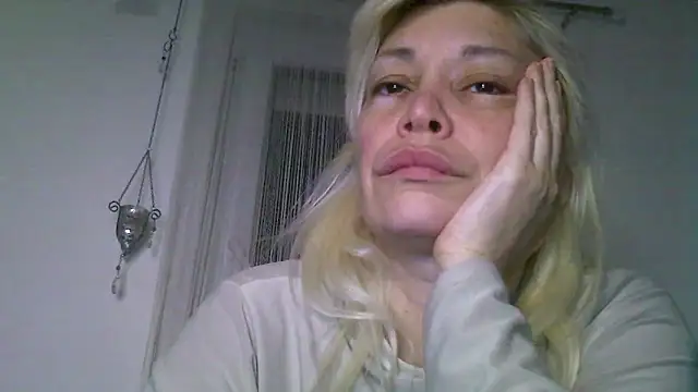 EvaaMina online show from May 2, 2026, 6:13 pm
