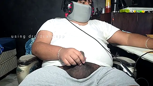 Snapshot of mikfgh50 chatting on November 23, 2025, 5:18 am mikfgh50 online show from November 23, 2025, 5:18 am