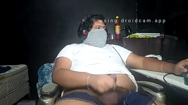 Snapshot of mikfgh50 chatting on November 27, 2025, 2:13 am mikfgh50 online show from November 27, 2025, 2:13 am