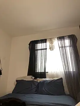 trianawhite online show from September 29, 2025, 3:28 pm