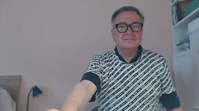 Snapshot of YOU6me chatting on June 14, 2026, 4:42 pm YOU6me online show from June 14, 2026, 4:42 pm