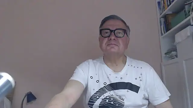 Snapshot of YOU6me chatting on June 17, 2026, 7:22 am YOU6me online show from June 17, 2026, 7:22 am