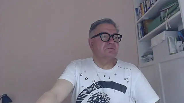 Snapshot of YOU6me chatting on June 18, 2026, 7:30 am YOU6me online show from June 18, 2026, 7:30 am