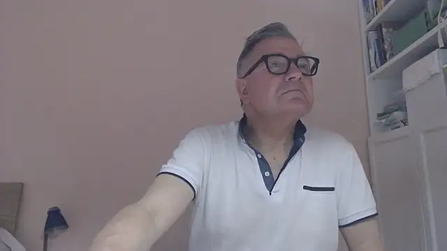 Snapshot of YOU6me chatting on June 26, 2026, 8:52 am YOU6me online show from June 26, 2026, 8:52 am