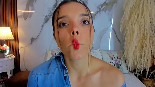 hannahill69 online show from February 22, 2025, 7:12 am