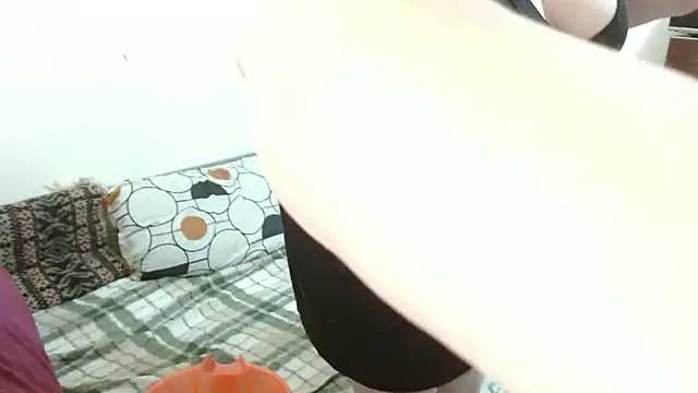 Snapshot of RidemerafSuzana chatting on February 13, 2026, 12:56 pm RidemerafSuzana online show from February 13, 2026, 12:56 pm