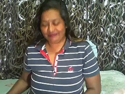 Snapshot of Mammabear_4u chatting on December 15, 2024, 4:04 pm Mammabear 4u online show from December 15, 2024, 4:04 pm