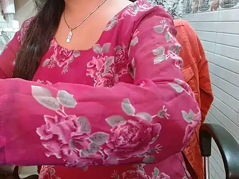 LovingPihu online show from February 12, 2026, 6:19 am