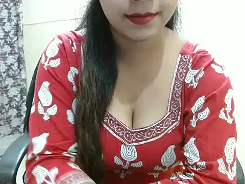 Snapshot of LovingPihu chatting on April 18, 2026, 5:00 am LovingPihu online show from April 18, 2026, 5:00 am