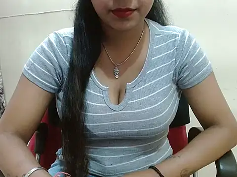 Snapshot of LovingPihu chatting on April 23, 2026, 5:19 am LovingPihu online show from April 23, 2026, 5:19 am