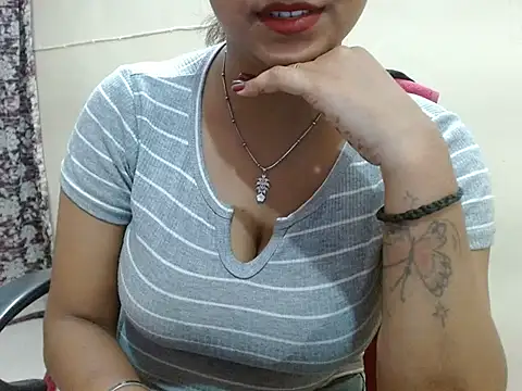 Snapshot of LovingPihu chatting on April 23, 2026, 12:29 pm LovingPihu online show from April 23, 2026, 12:29 pm