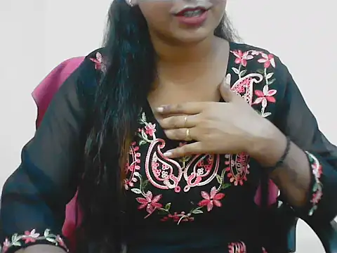Snapshot of LovingPihu chatting on July 16, 2026, 5:24 am LovingPihu online show from July 16, 2026, 5:24 am